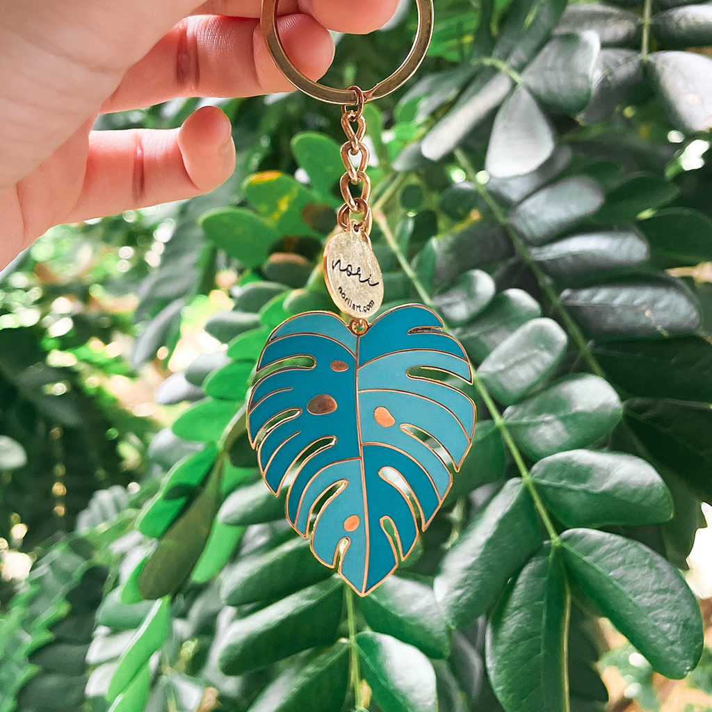 Tropical Monstera Leaf Keychain - Nature-Inspired Fashion Detail