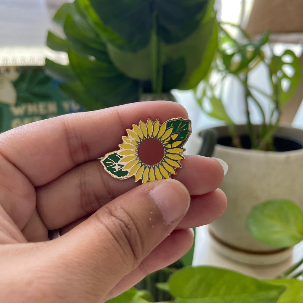 Enamel Sunflower Pin - Nature-Inspired Fashion Detail
